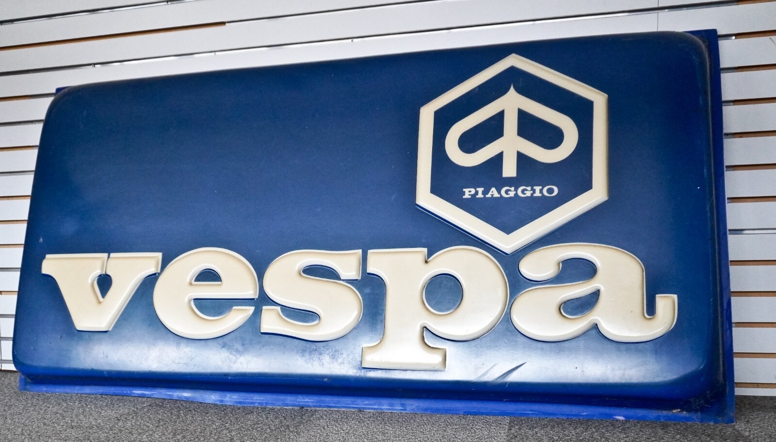 Original 1970s VESPA Scooter Piaggio Dealer Outdoor Lighted Store Sign 3' x 6' Original 1970s VESPA Scooter Piaggio Dealer Outdoor Lighted Store Sign 3' x 6'