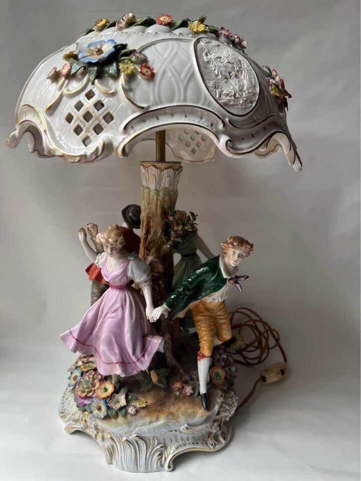 Vintage Hand Painted Porcelain Lamp Vintage Hand Painted Porcelain Lamp