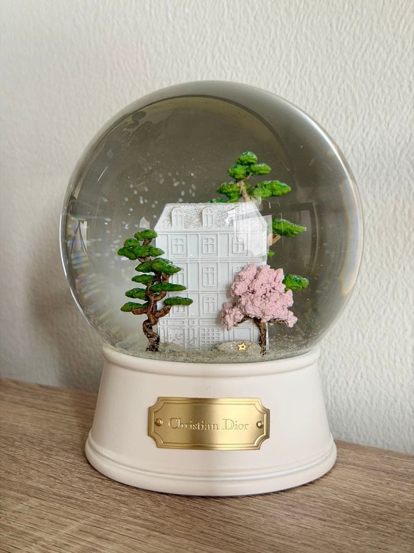 Unused Dior Snow Globe 2026 VIP Exclusive Novelty 5.9 inch Unused Dior Snow Globe 2026 VIP Exclusive Novelty 5.9 inch