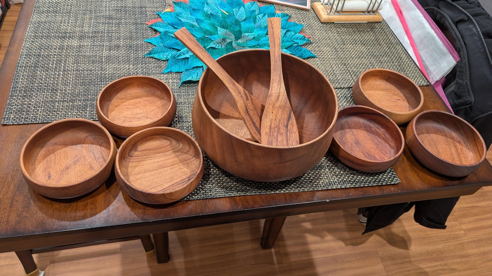 9-piece pure KOA salad set. Magnificent by Dan Deluz 9-piece pure KOA salad set. Magnificent by Dan Deluz