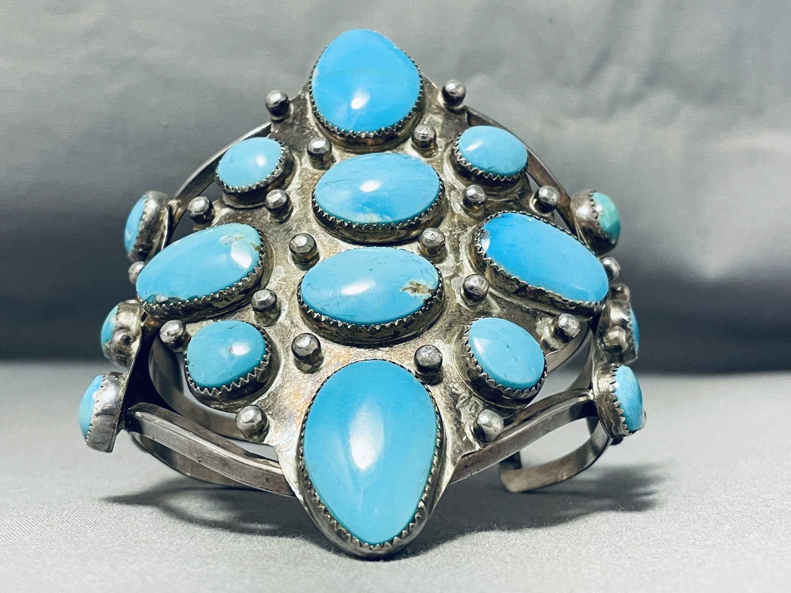 ONE OF THE BIGGEST BEST VINTAGE NAVAJO TURQUOISE STERLING SILVER BRACELET ONE OF THE BIGGEST BEST VINTAGE NAVAJO TURQUOISE STERLING SILVER BRACELET
