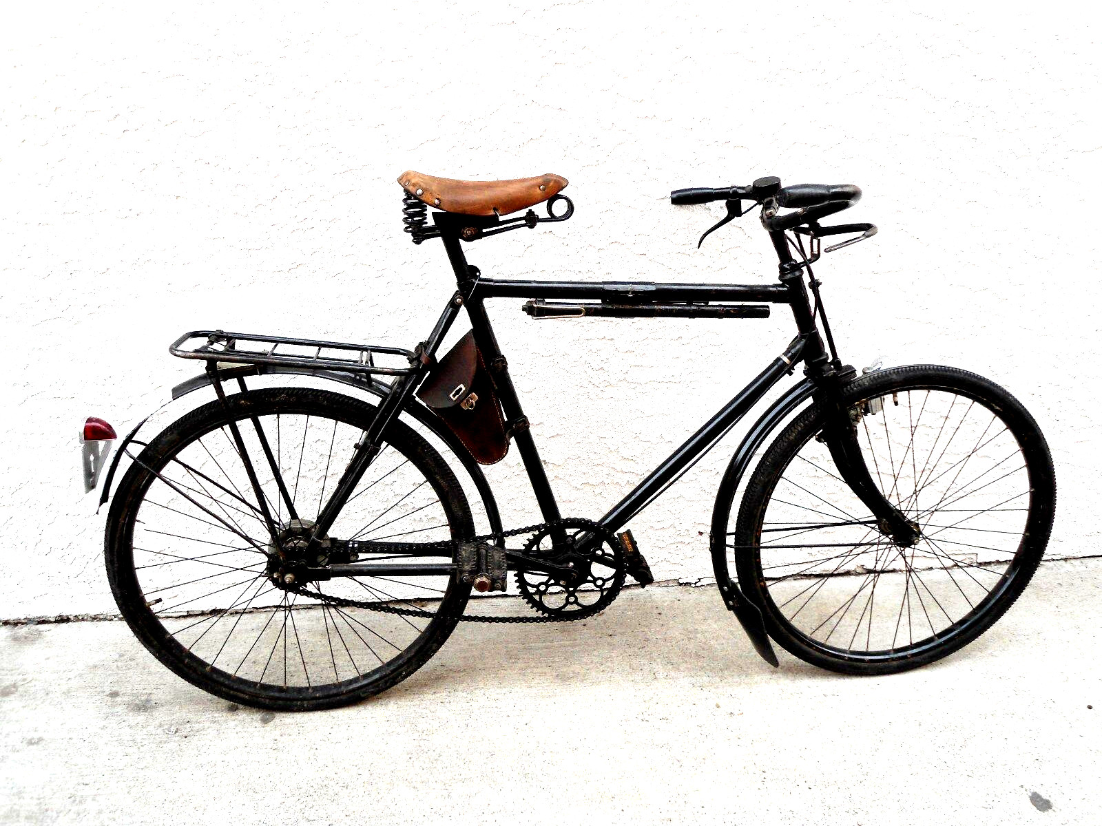 Vintage Pre-WWII Swiss Army MO-05 Bicycle (dated 1932) Vintage Pre-WWII Swiss Army MO-05 Bicycle (dated 1932)