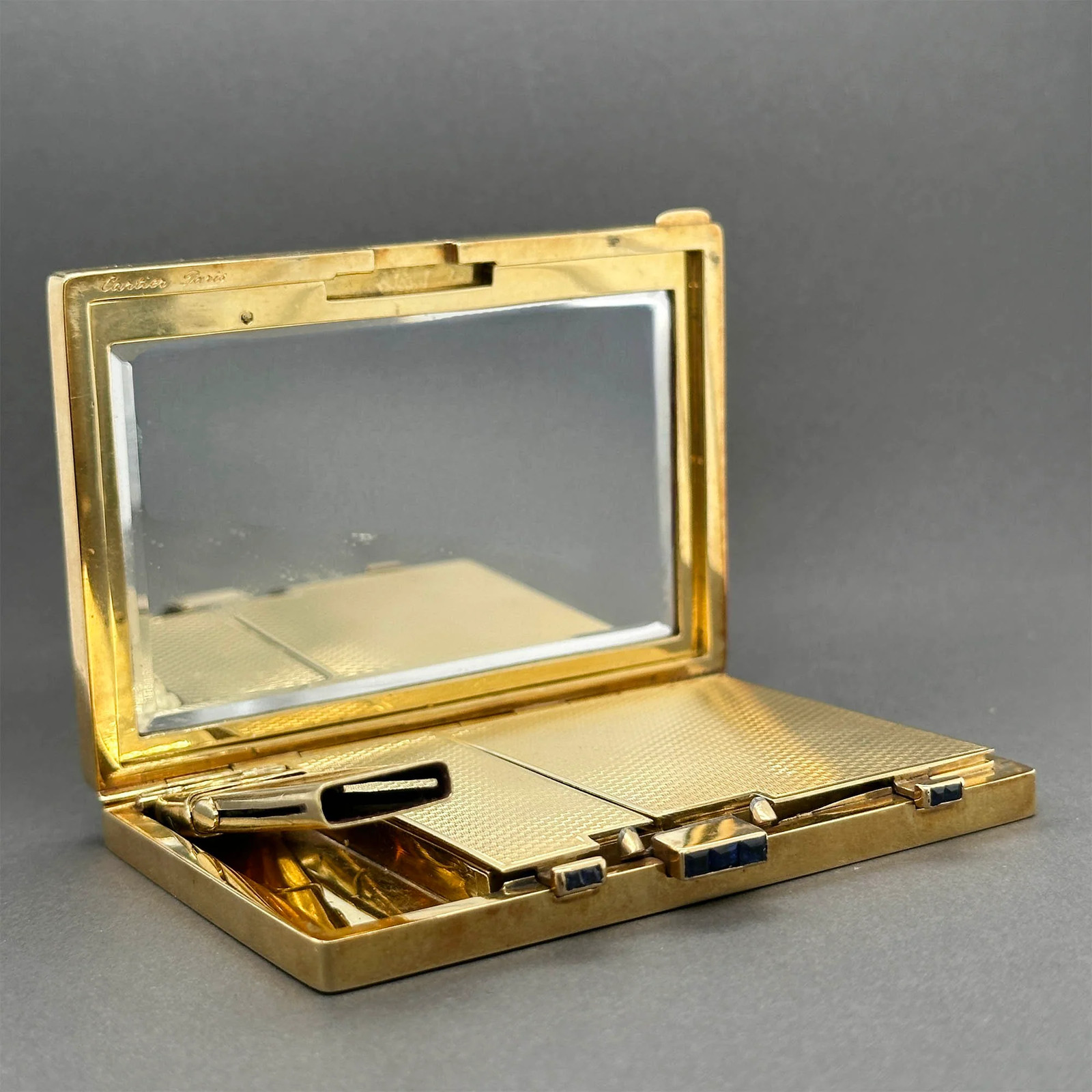 Estate Antique Cartier 18K Yellow Gold 0.74ctw Sapphire Makeup Compact Estate Antique Cartier 18K Yellow Gold 0.74ctw Sapphire Makeup Compact