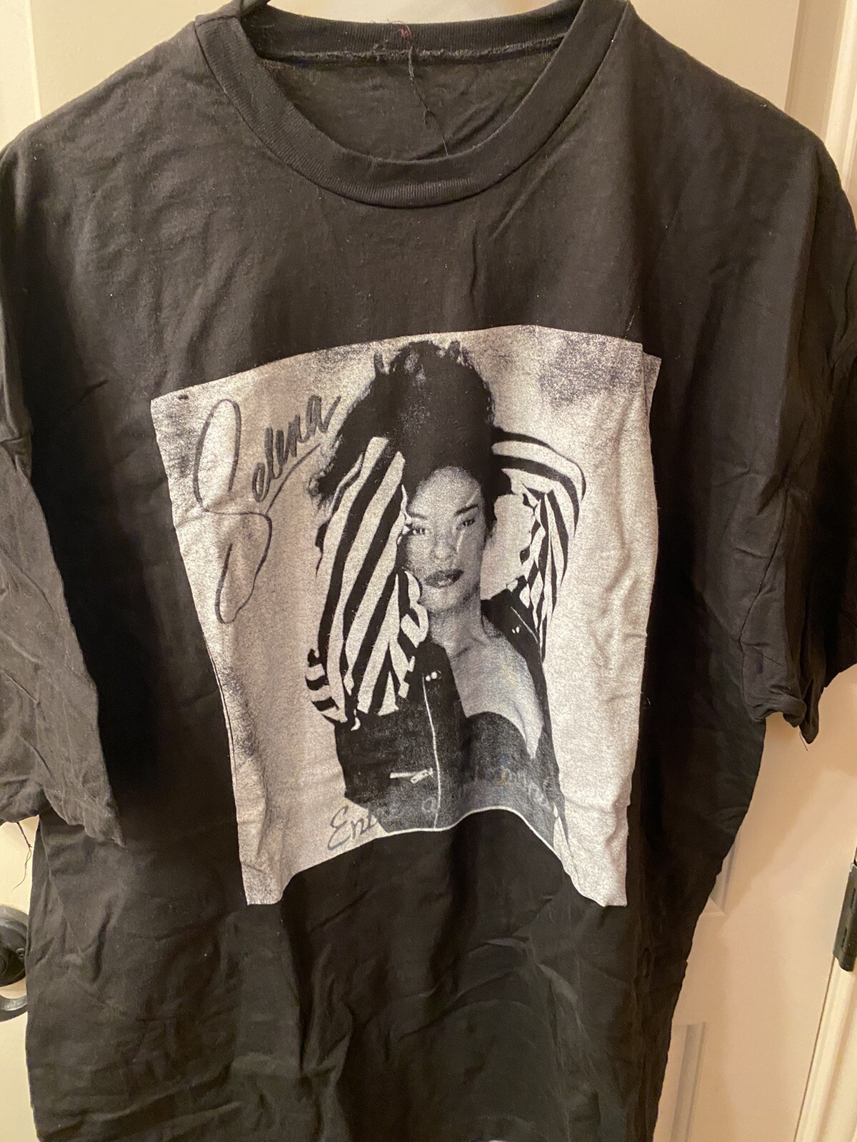 Selena y Los Dinos T-shirt And Cap “Entre Mi Mundo”90’s Tour Vintage Rare . Selena y Los Dinos T-shirt And Cap “Entre Mi Mundo”90’s Tour Vintage Rare .