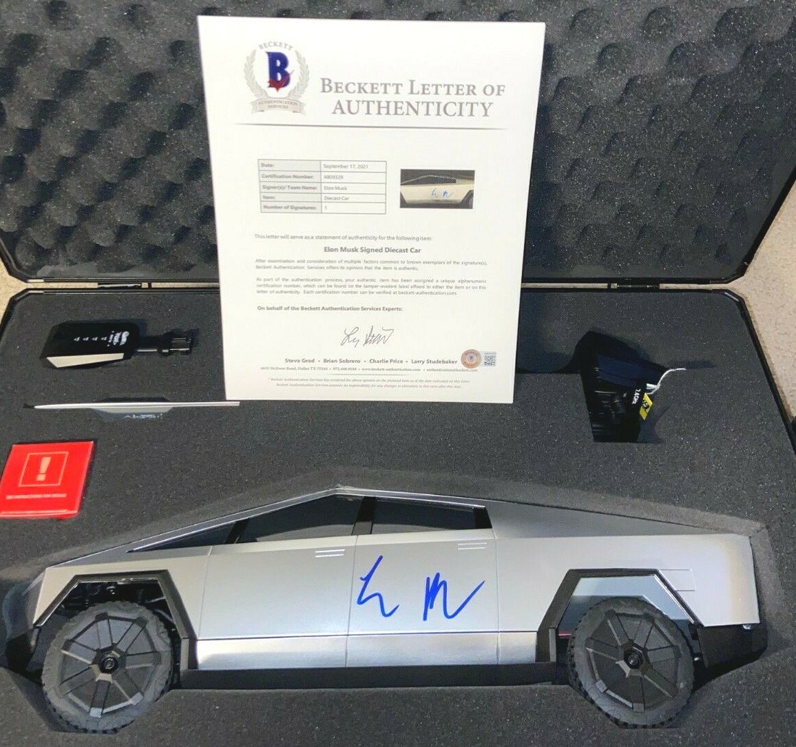 ELON MUSK SIGNED 1:10 TESLA CYBERTRUCK HOT WHEELS PREMIUM LE SPACE X BECKETT BAS ELON MUSK SIGNED 1:10 TESLA CYBERTRUCK HOT WHEELS PREMIUM LE SPACE X BECKETT BAS