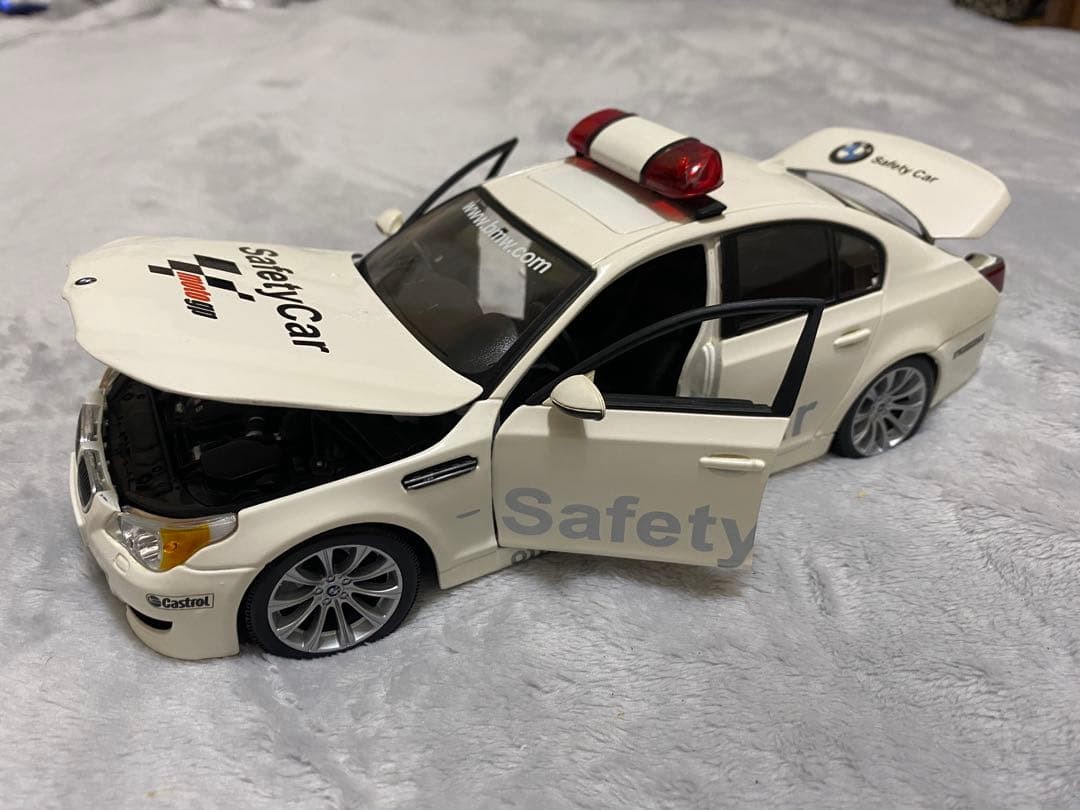 Maisto BMW M5 Safety Car 1/18 Maisto BMW M5 Safety Car 1/18