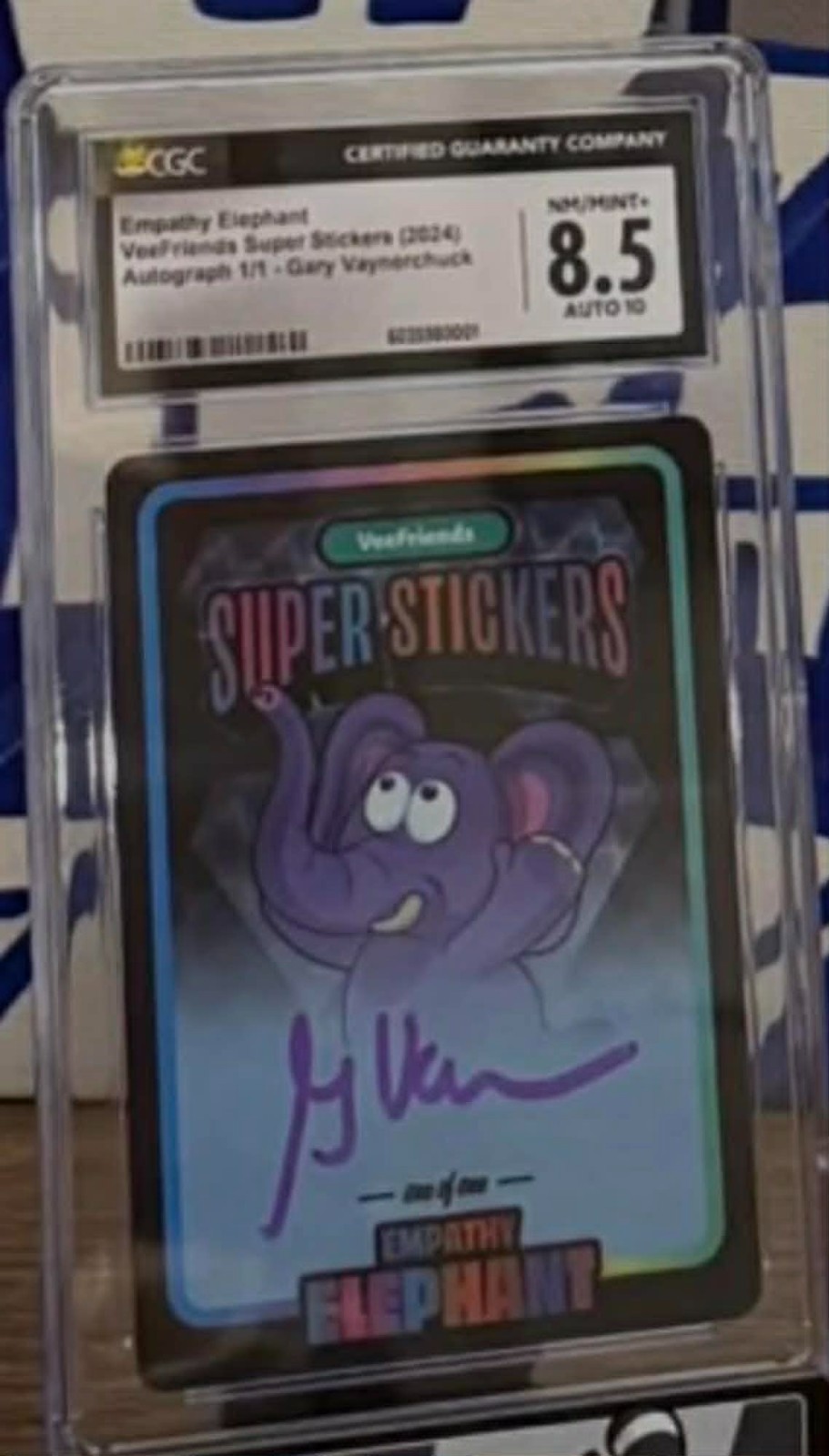 VeeFriends Super stick Auto 1/1 Empathy Elephant and Orange Refractor Topps VeeFriends Super stick Auto 1/1 Empathy Elephant and Orange Refractor Topps