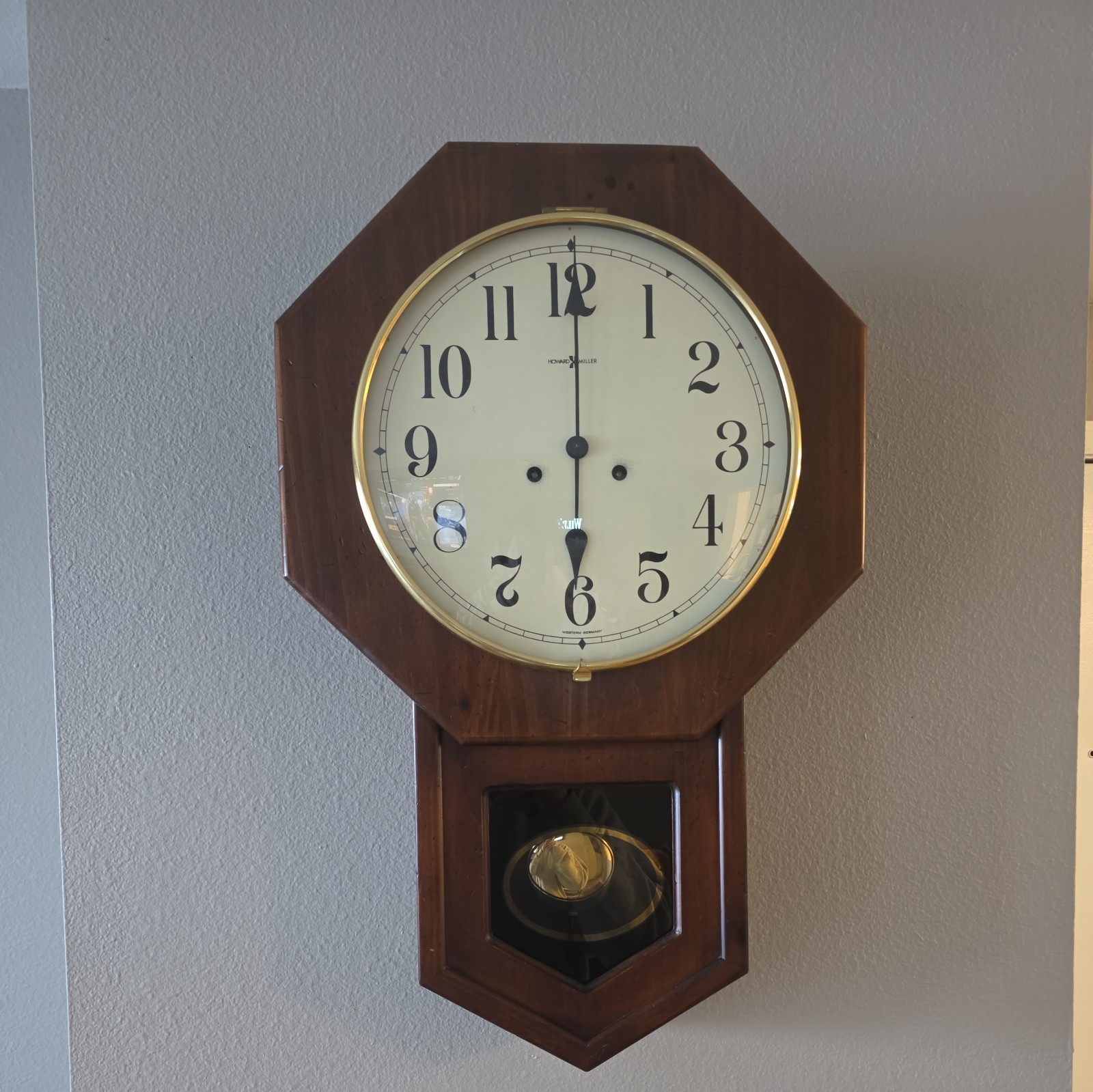 Vintage Howard Miller Wall Clock Model 4997 Chimes Serviced and Working with Key Vintage Howard Miller Wall Clock Model 4997 Chimes Serviced and Working with Key