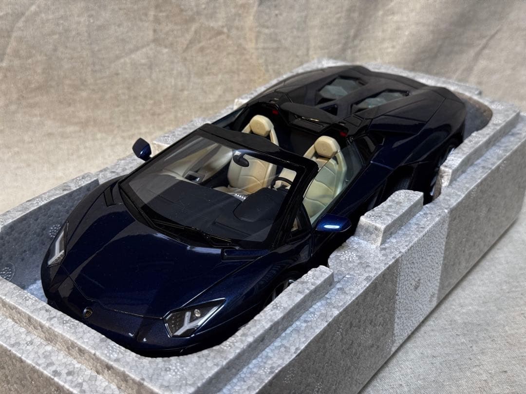 Lamborghini Aventador LP700-4 Roadster Lamborghini Aventador LP700-4 Roadster