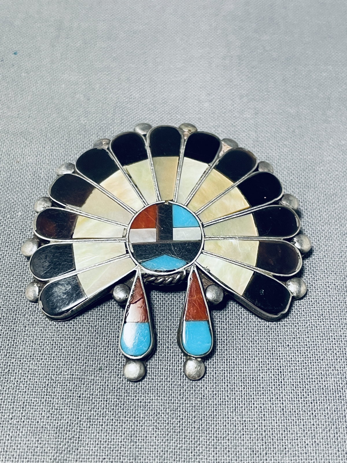BREATHTAKING VINTAGE ZUNI SIGNED INLAY TURQUOISE CORAL JET SUNFACE PIN PENDANT BREATHTAKING VINTAGE ZUNI SIGNED INLAY TURQUOISE CORAL JET SUNFACE PIN PENDANT