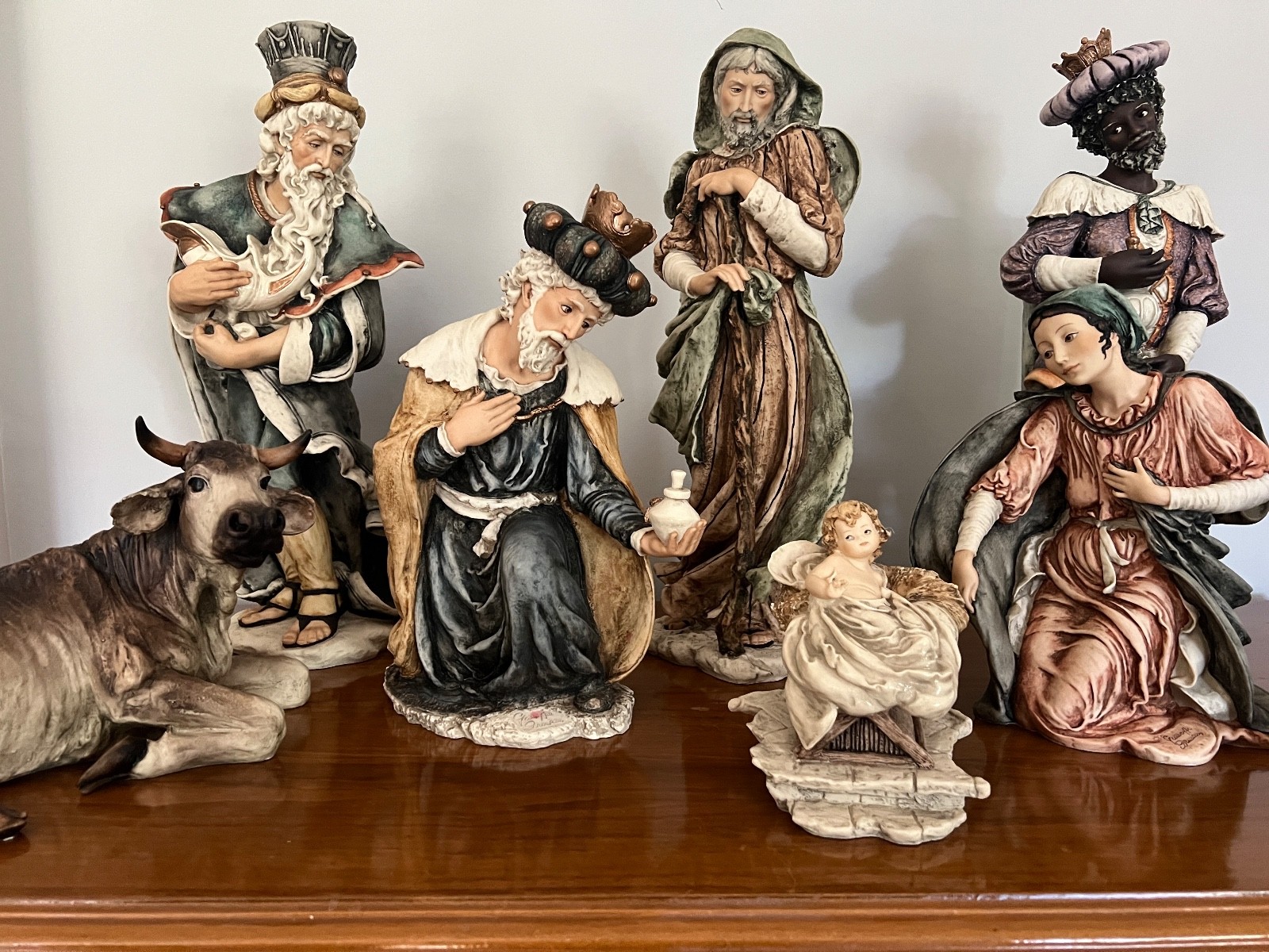 Rare Vintage Guiseppe Armani Large Nativity Set - Hand painted procelain - 8 pc Rare Vintage Guiseppe Armani Large Nativity Set - Hand painted procelain - 8 pc