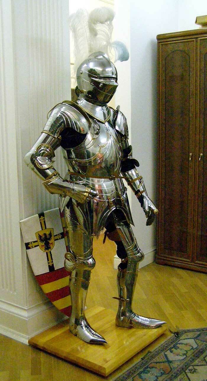 Custom Medieval Gothic suit of armour, XV ct