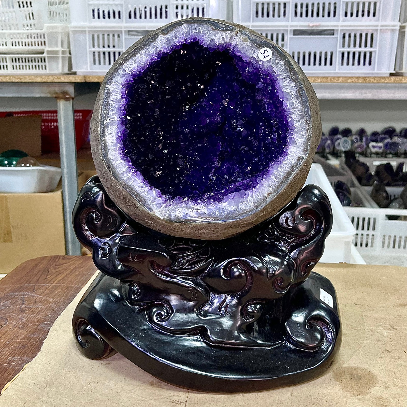 24.31LB The amethyst cave symbolizes the specimen and base of the money bag 24.31LB The amethyst cave symbolizes the specimen and base of the money bag