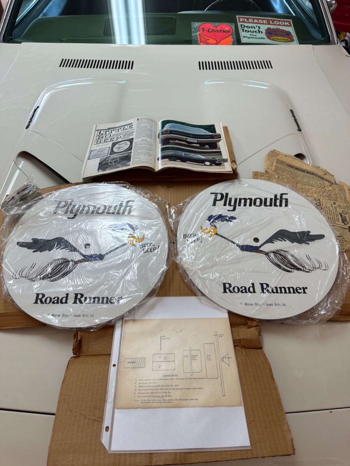 1968 1969 1970 PLYMOUTH ROAD RUNNER ADVERTISING WHEEL DISC'S NOS ORIGINAL BOX 1968 1969 1970 PLYMOUTH ROAD RUNNER ADVERTISING WHEEL DISC'S NOS ORIGINAL BOX