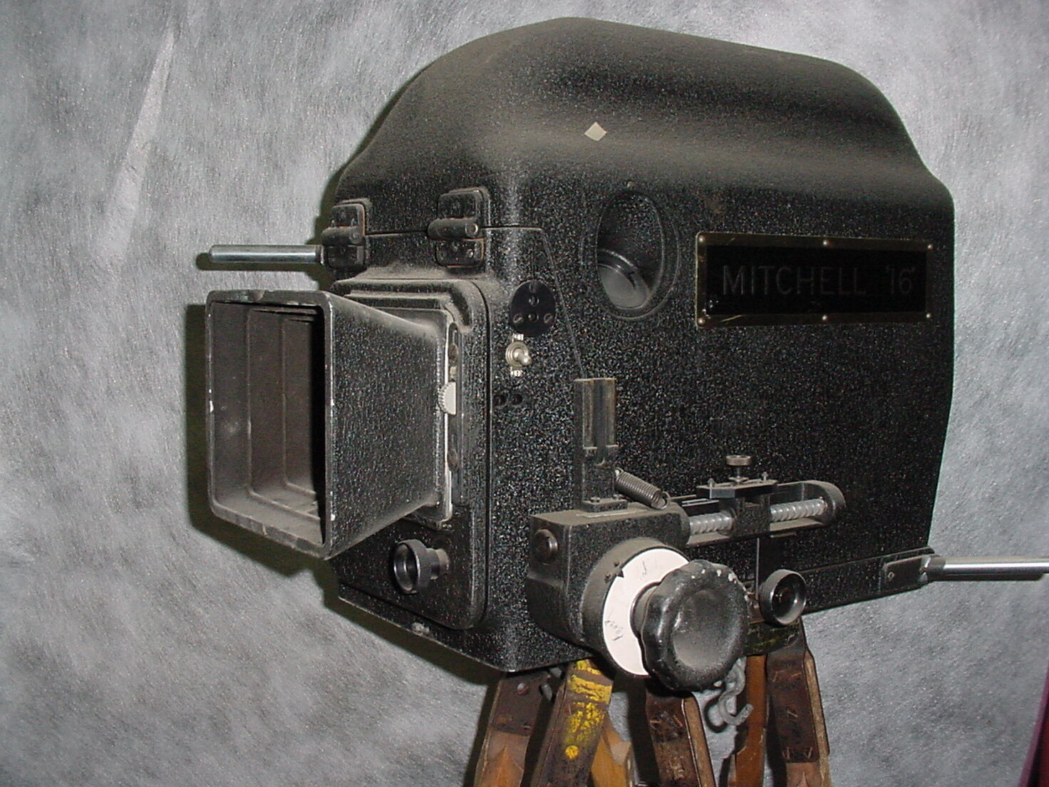 COLLECTIBLE 35mm ANTIQUE Motion Picture Film Cameras & Blimps MANY  MAKE OFFERS