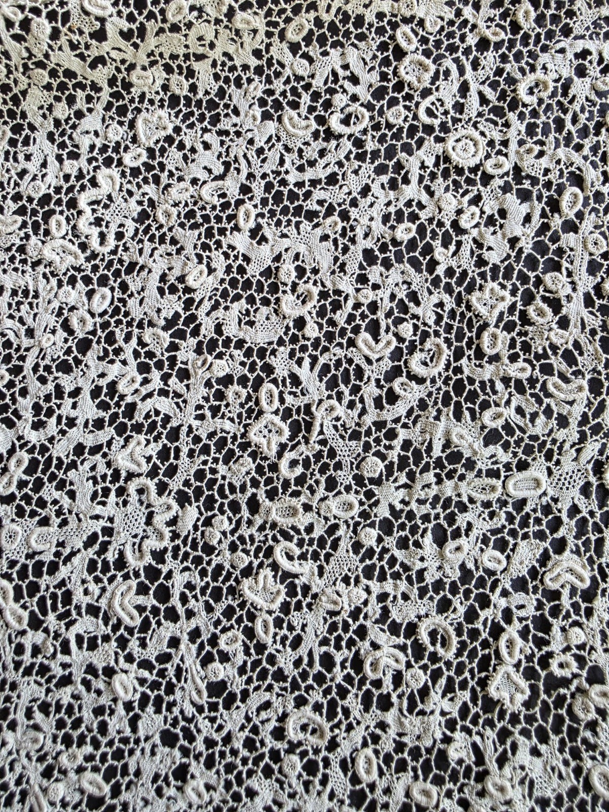 RARE 17TH C INTRICATE HAND MADE POINT DE FRANCE LACE PANEL FR MUSEUM DEACCESSION RARE 17TH C INTRICATE HAND MADE POINT DE FRANCE LACE PANEL FR MUSEUM DEACCESSION