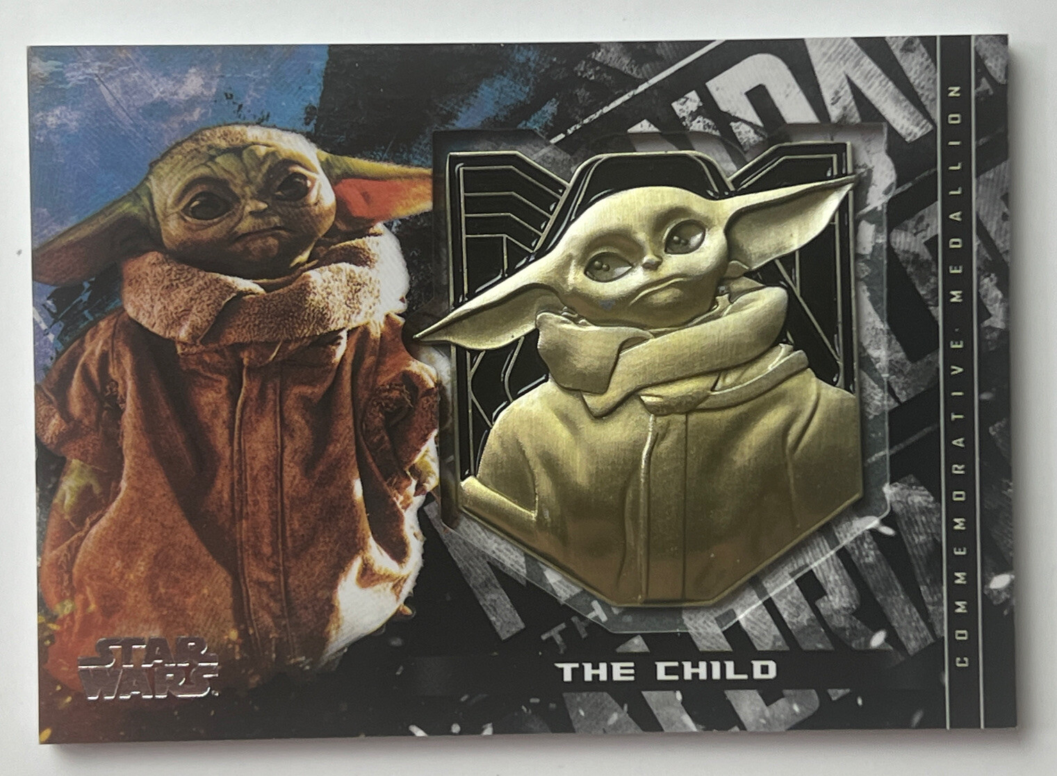 Star Wars Topps 2020 Mandalorian Season 1 The Child 1/1 Black Medallion Grogu Star Wars Topps 2020 Mandalorian Season 1 The Child 1/1 Black Medallion Grogu