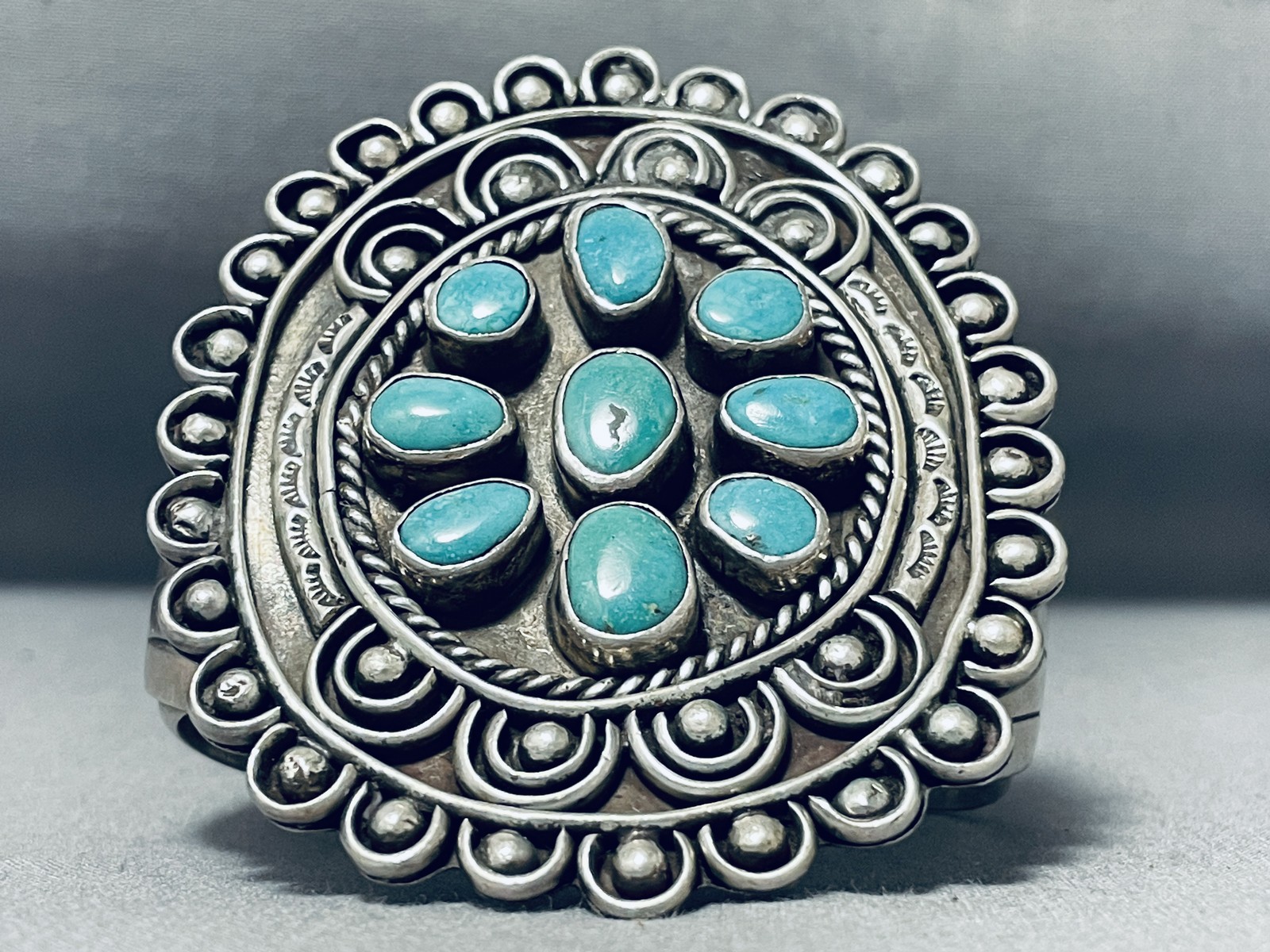 IMPORTANT VINTAGE TOHONO TURQUOISE STERLING SILVER BRACELET IMPORTANT VINTAGE TOHONO TURQUOISE STERLING SILVER BRACELET