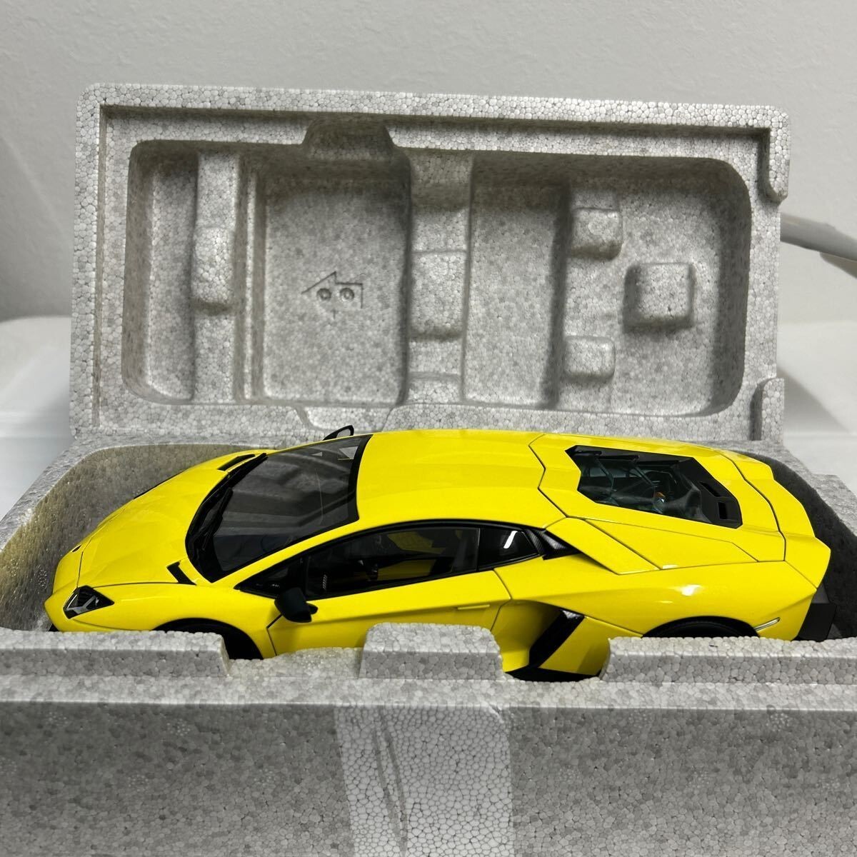 AUTOart 1/18 Lamborghini Aventador LP720-4 50th Anniversary Yellow 74681 AUTOart 1/18 Lamborghini Aventador LP720-4 50th Anniversary Yellow 74681