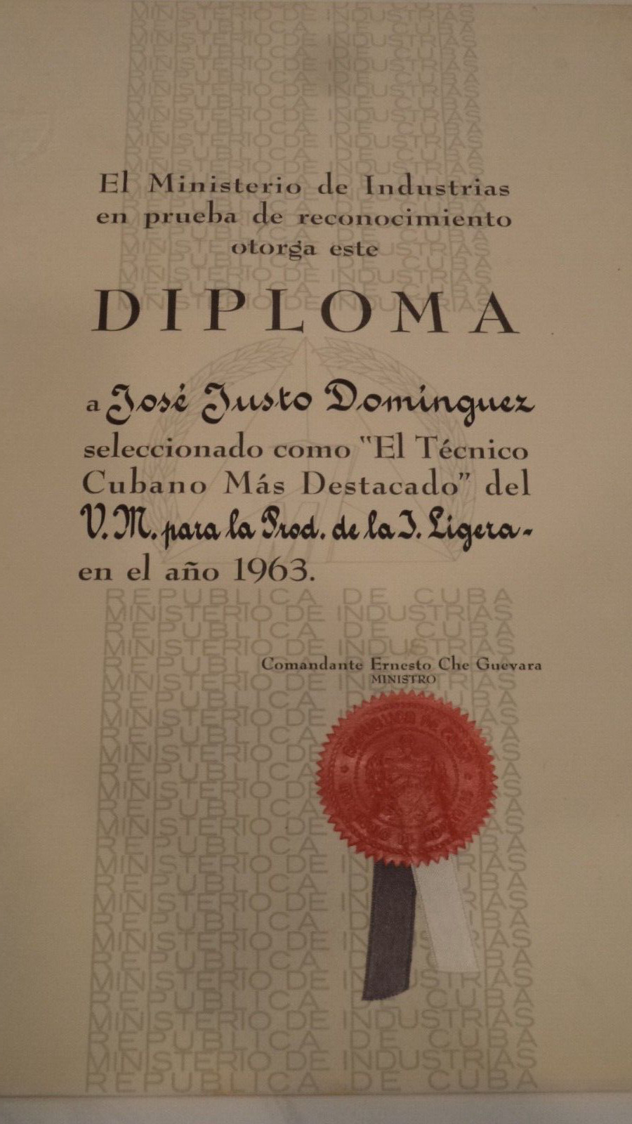 CHE GUEVARA SIGNED DIPLOMA 1963 HAVANA CUBA EMBOSSED WITH CREST & RIBBON 12X15 CHE GUEVARA SIGNED DIPLOMA 1963 HAVANA CUBA EMBOSSED WITH CREST & RIBBON 12X15