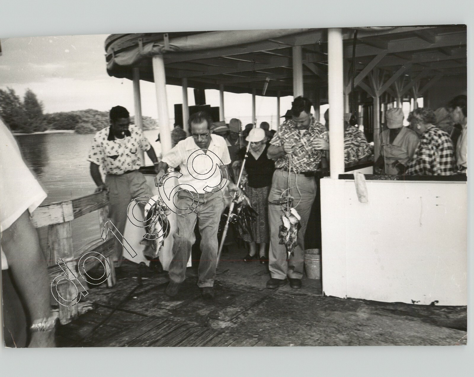 ORIGINAL Tourist Fishing Boat Docking on Pier 1950s PRESS PHOTO Sam Shere ORIGINAL Tourist Fishing Boat Docking on Pier 1950s PRESS PHOTO Sam Shere