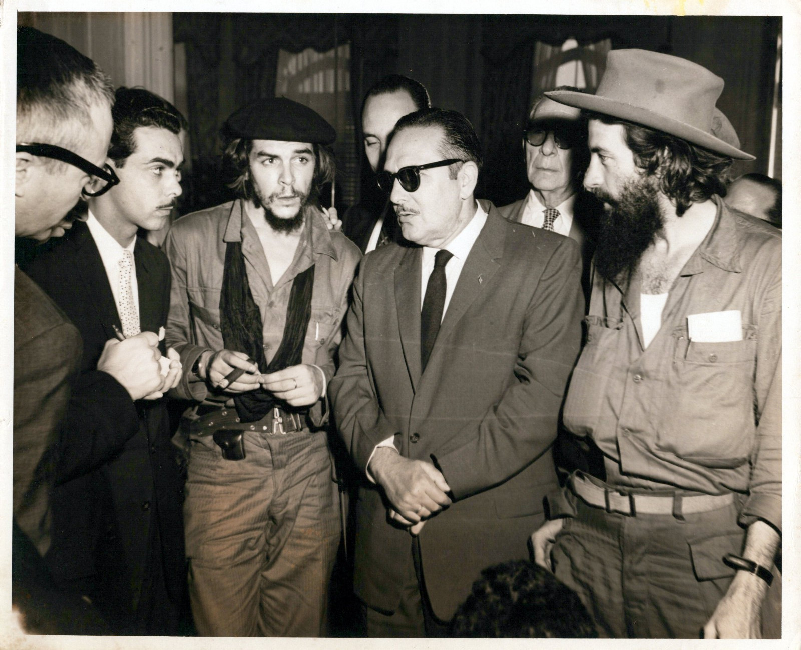 CUBAN CUBA ERNESTO CHE GUEVARA + CAMILO CIENFUEGOS KORDA 1960s ORIG PHOTO 541 CUBAN CUBA ERNESTO CHE GUEVARA + CAMILO CIENFUEGOS KORDA 1960s ORIG PHOTO 541