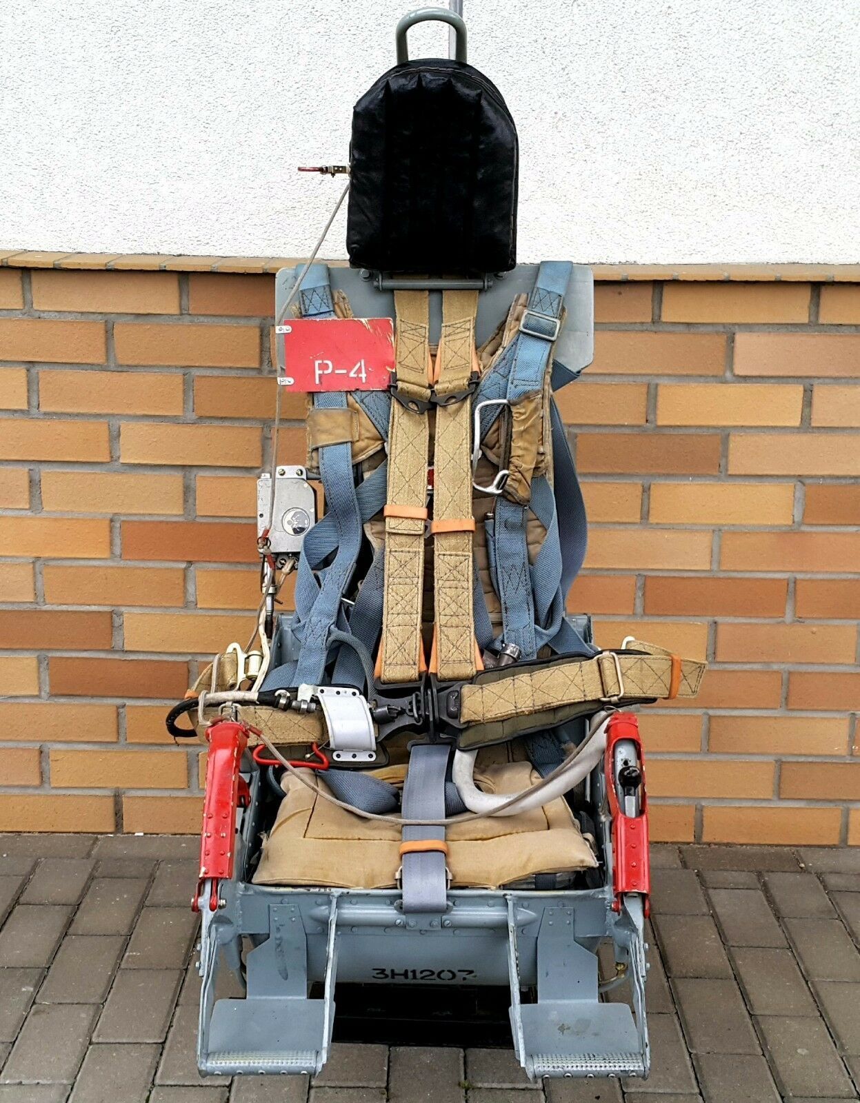 EJECTION SEAT COMPLEATE WITH PARACHUTE AIRCRAFT SOVIET ARMY POLISH JET TS ISKRA