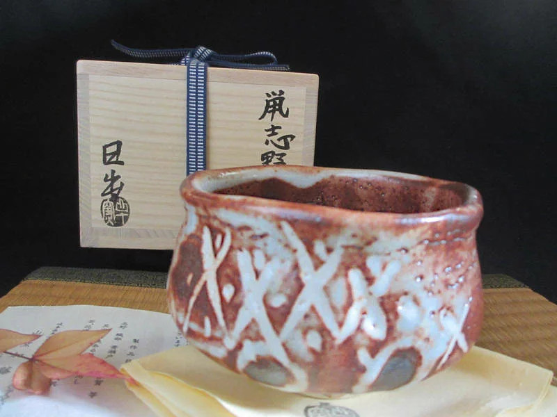 Japanese Tea Bowl Yamaju Kiln Hide Kato Nezumi Shino 12.6cm (5in) Japanese Tea Bowl Yamaju Kiln Hide Kato Nezumi Shino 12.6cm (5in)