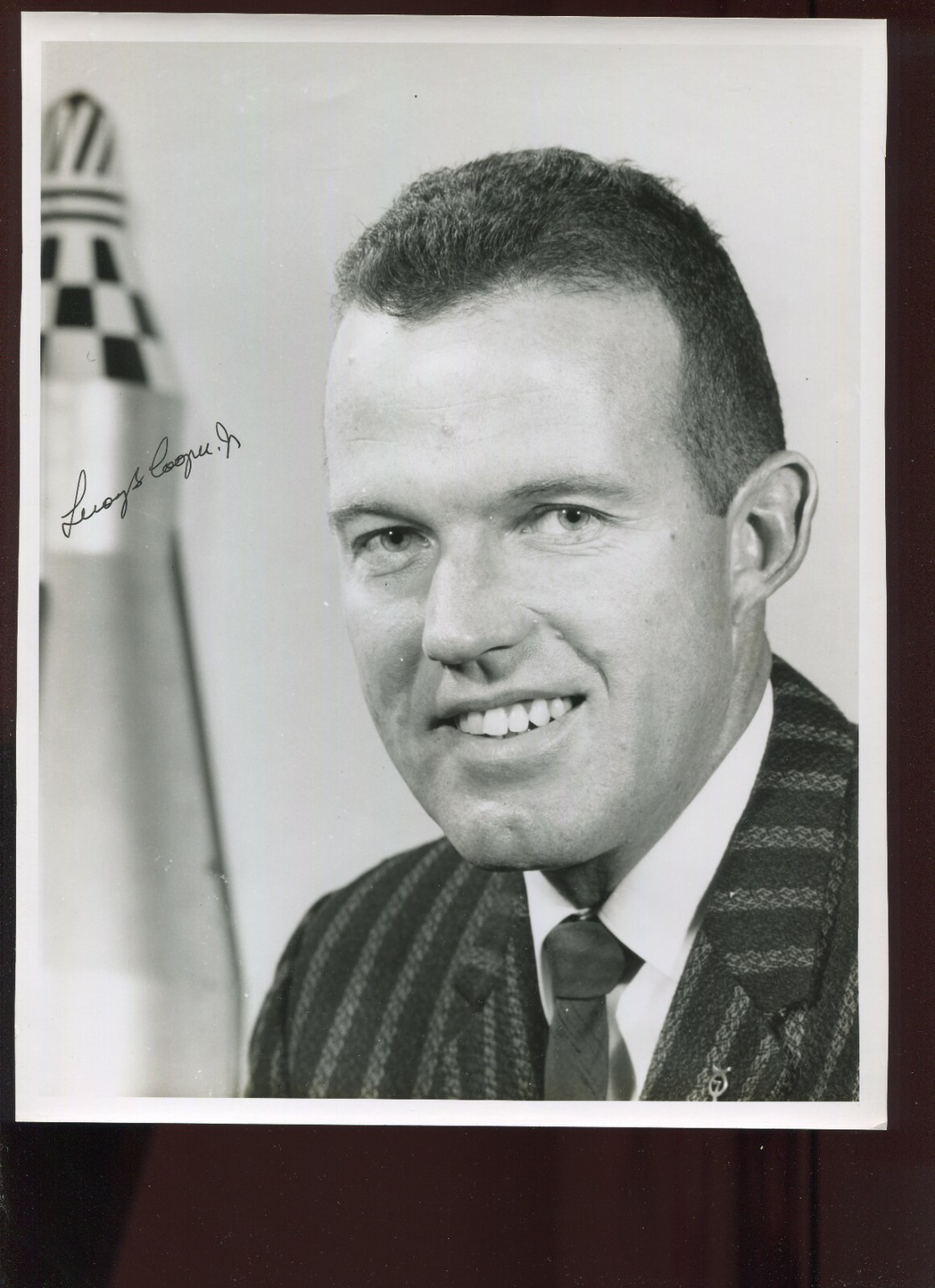 Astronaut Leroy 'Gordon' Cooper Jr Signed NASA 8x10 Photo (Sp Lot 3028) Astronaut Leroy 'Gordon' Cooper Jr Signed NASA 8x10 Photo (Sp Lot 3028)