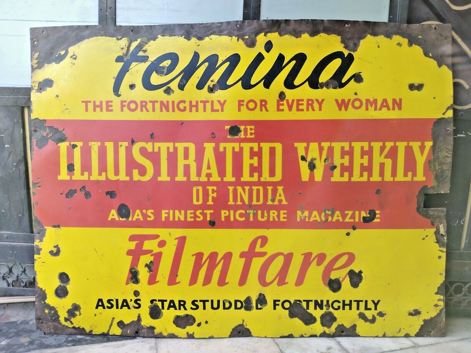 VINTAGE FEMINA MAGAZINE PORCELAIN ENAMEL SIGN BOARD FILMFARE ILLUSTRATED WEEKLY VINTAGE FEMINA MAGAZINE PORCELAIN ENAMEL SIGN BOARD FILMFARE ILLUSTRATED WEEKLY