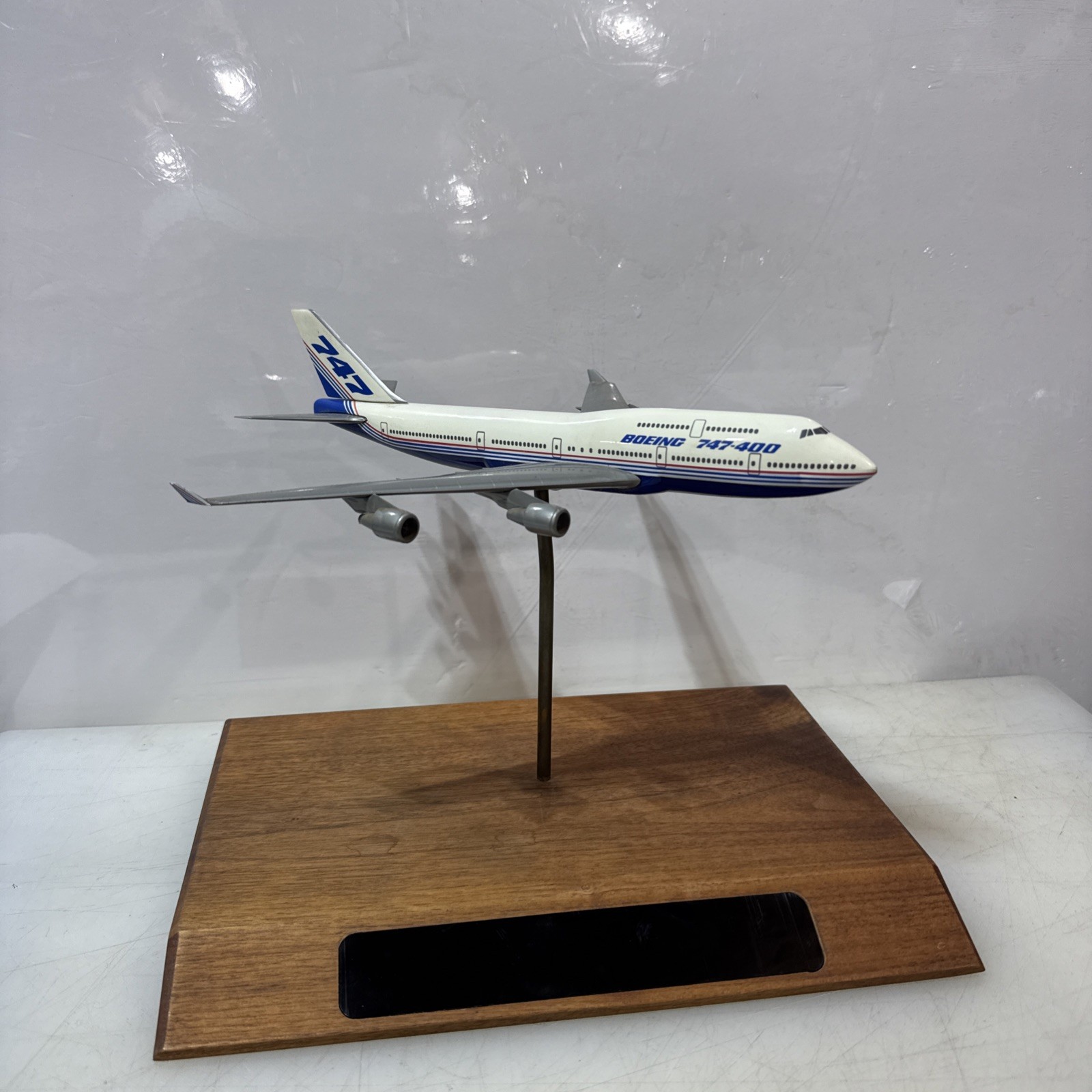 BOEING 747-400 , Scale 1:200 ~ Vintage Manager Desktop Model BOEING 747-400 , Scale 1:200 ~ Vintage Manager Desktop Model
