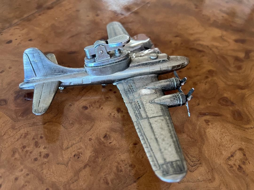 Vintage Japanese B-17F Boeing Bomber Plane Table Lighter – Parts / Restoration Vintage Japanese B-17F Boeing Bomber Plane Table Lighter – Parts / Restoration