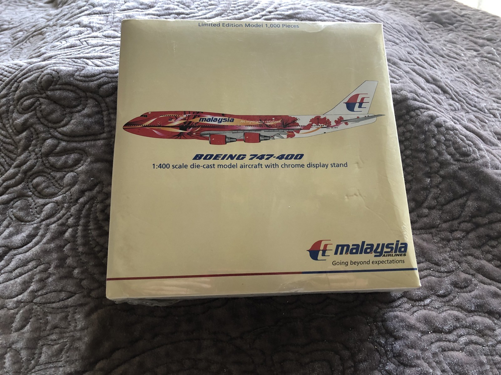 Malaysia Airlines Boeing 747-400 Hibiscus Diecast Model 1:400. NIB Still Wrapped Malaysia Airlines Boeing 747-400 Hibiscus Diecast Model 1:400. NIB Still Wrapped