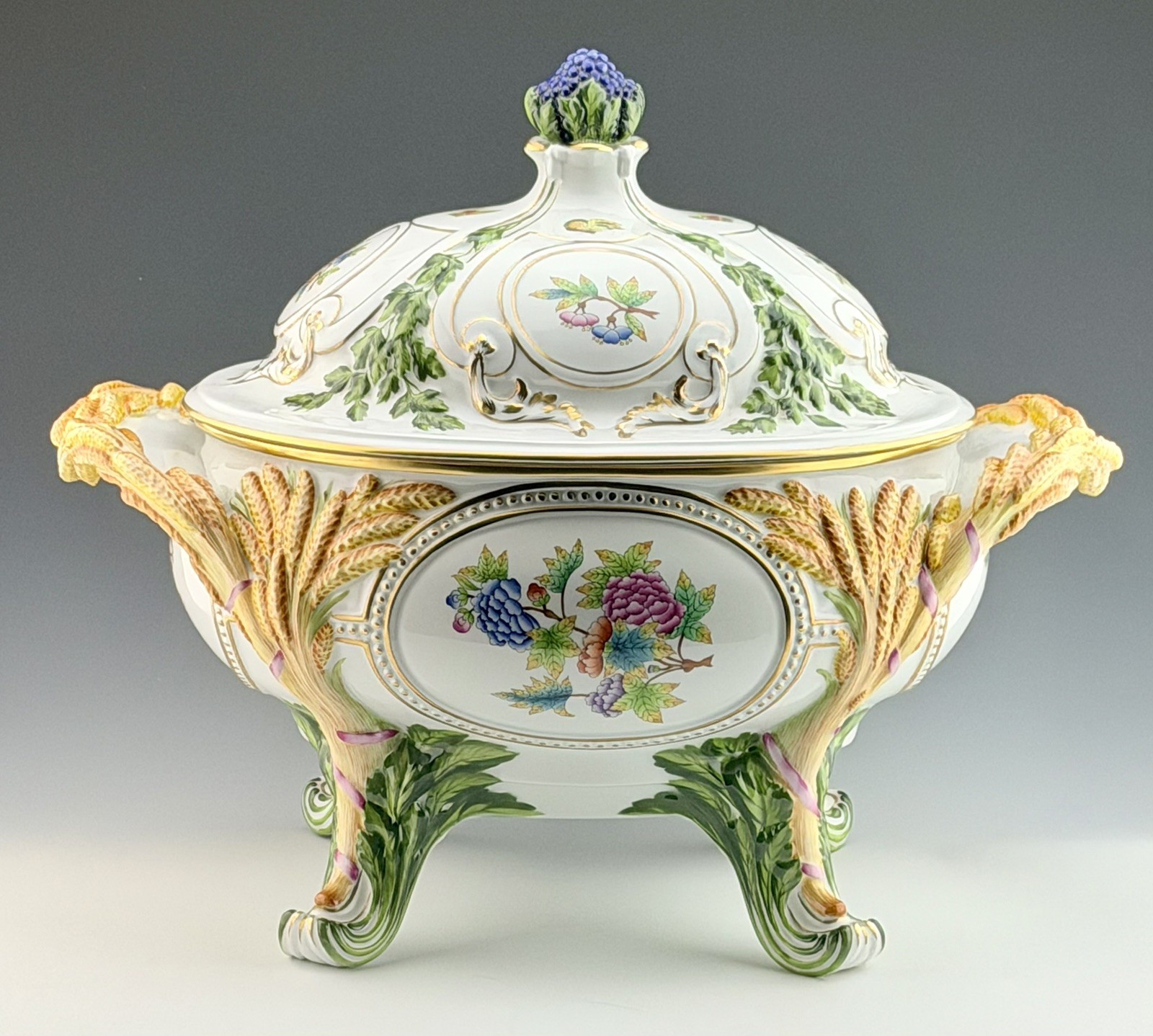 🦋 HEREND Queen Victoria Tureen Centerpiece ($15,291 Retail) 🦋 HEREND Queen Victoria Tureen Centerpiece ($15,291 Retail)