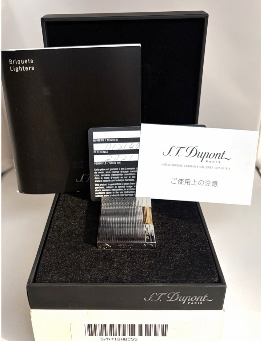 DuPont Gas Lighter—Popular Model—Ultra-Smooth Ignition—In Excellent Condition DuPont Gas Lighter—Popular Model—Ultra-Smooth Ignition—In Excellent Condition
