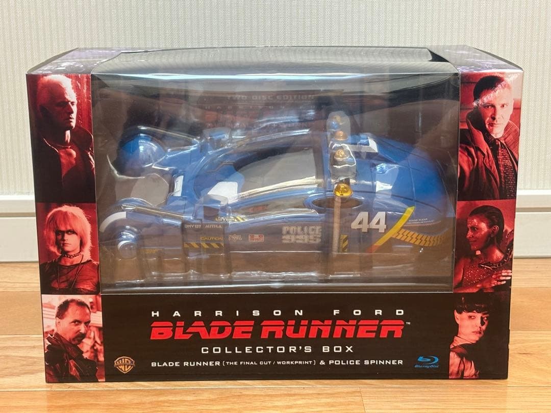 Blade Runner Collector's Box by Medicom Toy 1/18 Police Spinner #00435c Blade Runner Collector's Box by Medicom Toy 1/18 Police Spinner #00435c
