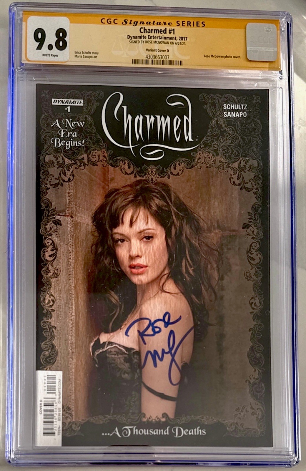 CHARMED #1 PHOTO VARIANT COVER D CGC SS 9.8 SIGNED BY ROSE MCGOWAN CHARMED #1 PHOTO VARIANT COVER D CGC SS 9.8 SIGNED BY ROSE MCGOWAN