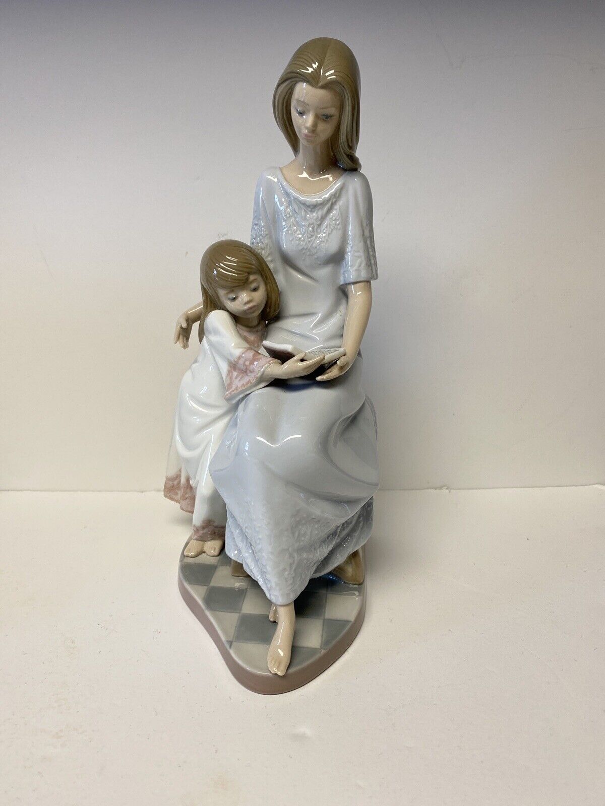 Lladro #5457 Bedtime Story Figurine Mother Daughter 