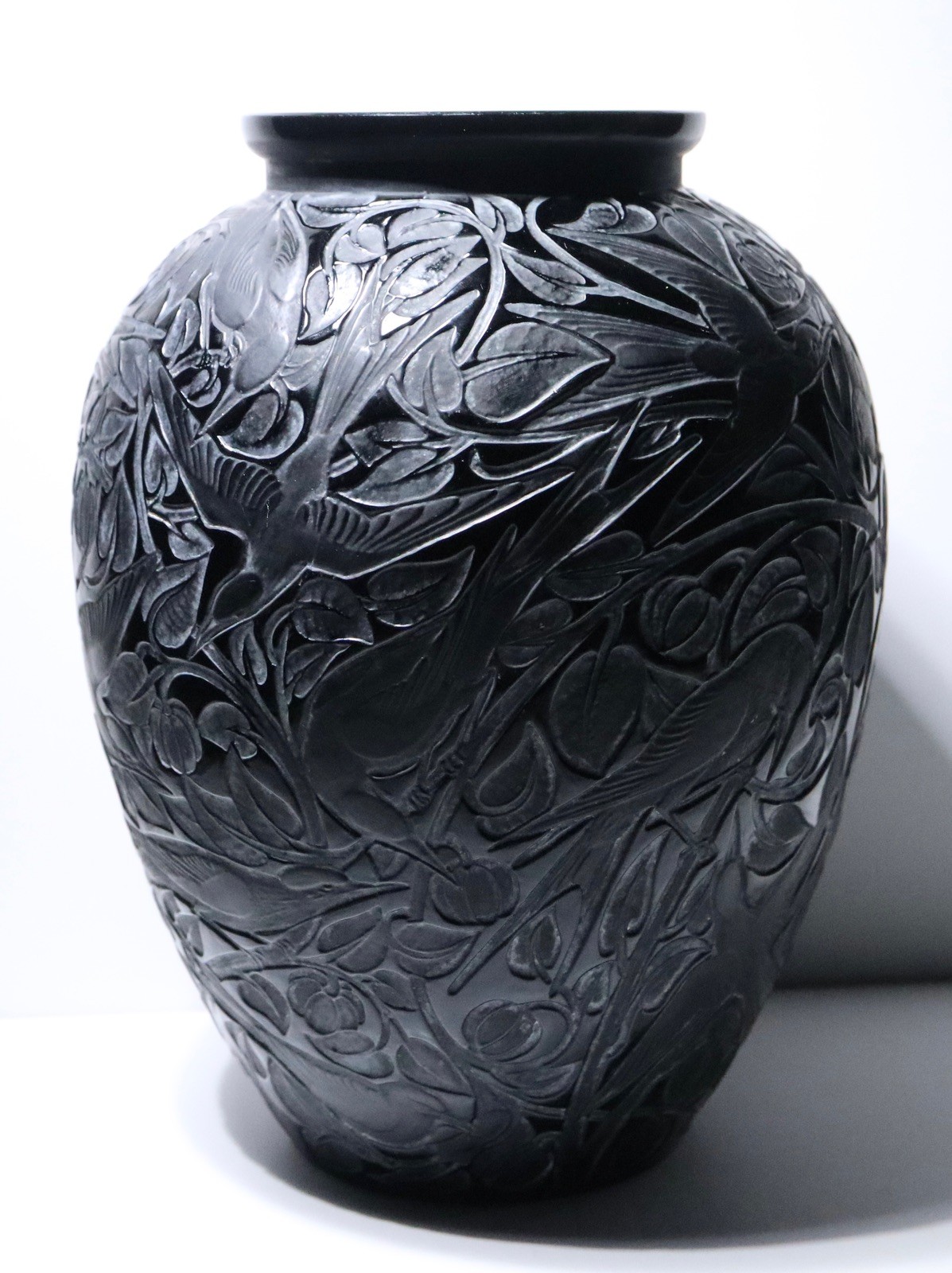 René Lalique Martin-Pêcheurs Vase No.920 Black Glass White Patina c1921 Signed