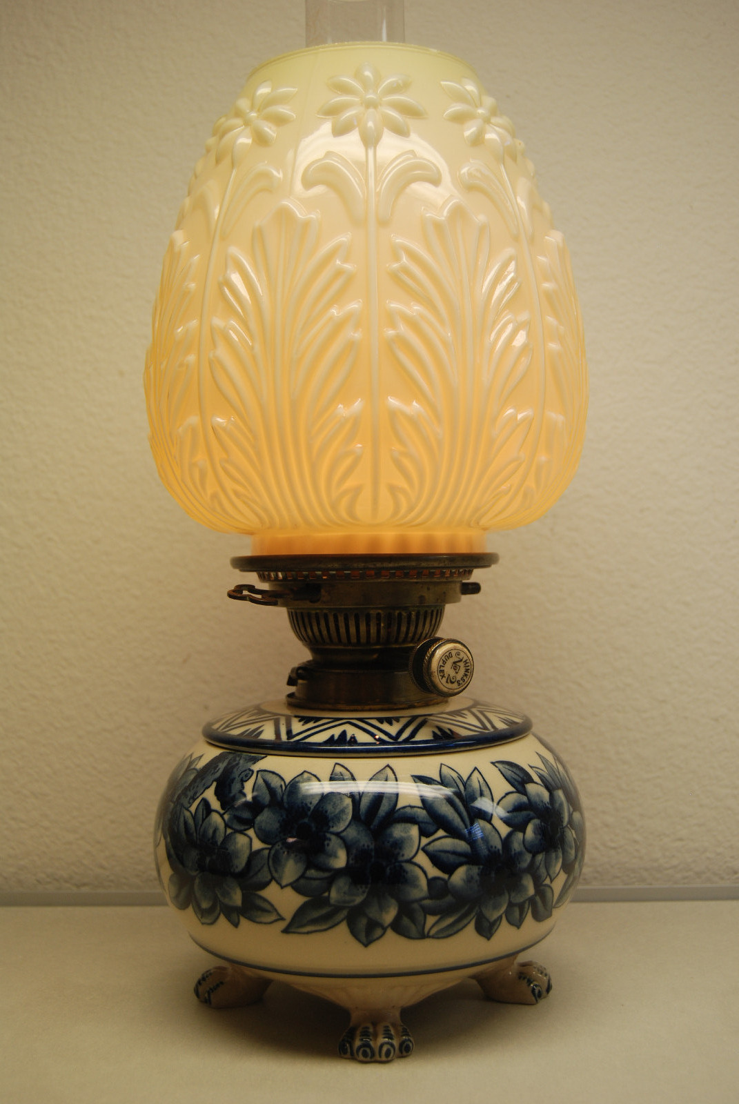 ANTIQUE OLD ENGLISH PORCELAIN OIL KEROSENE POTTERY ART NOUVEAU ARTS CRAFTS  LAMP