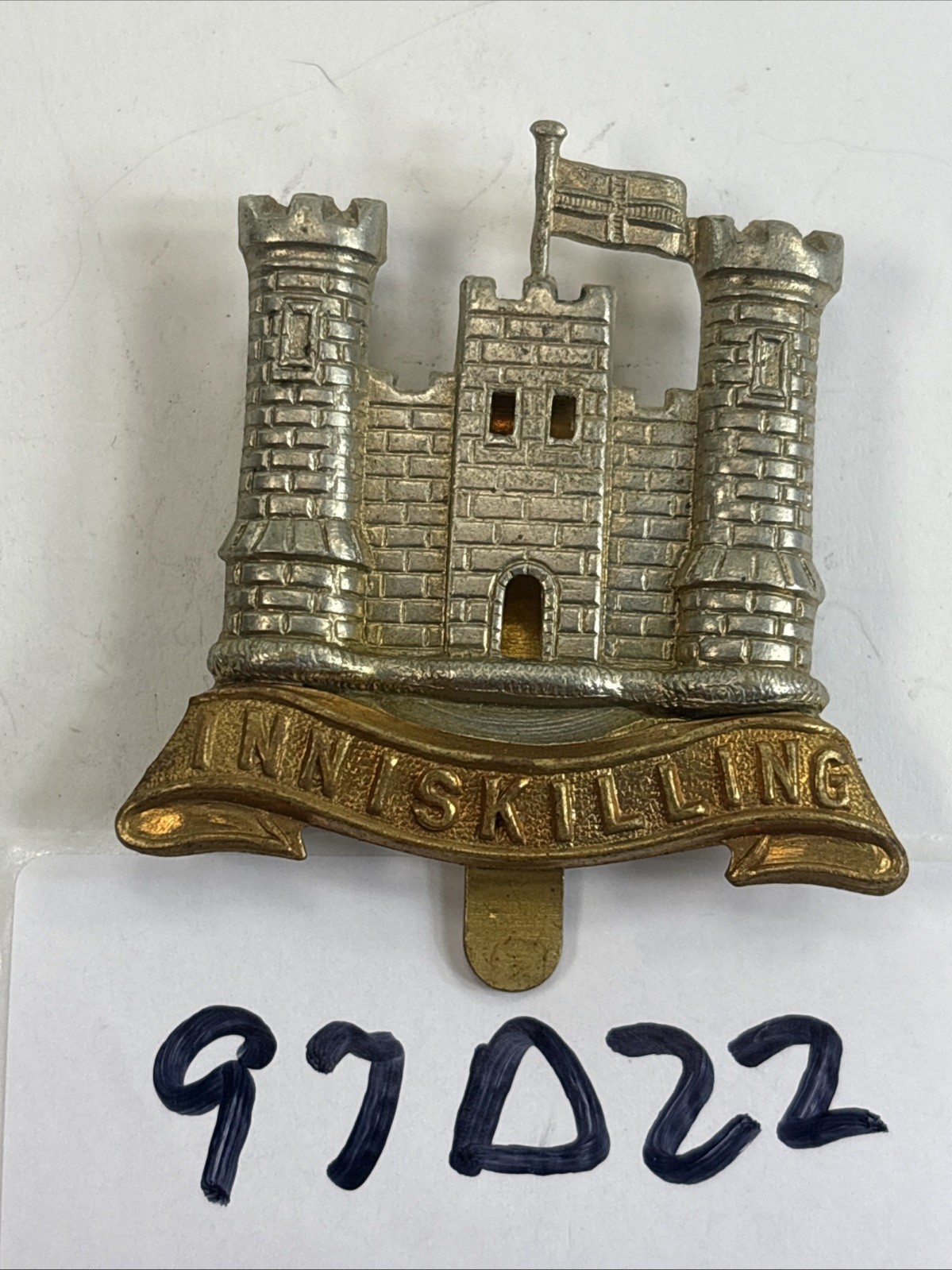 British Army 6th Inniskilling Dragoons Reg Bimetal Cap Badge Slide Clip 97D22