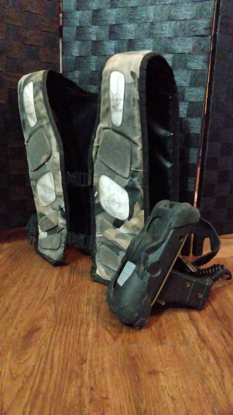 Lazer Runner - 14 vest Laser Tag System - Lot 14 vest, 14 phaser gun, 3 target, Lazer Runner - 14 vest Laser Tag System - Lot 14 vest, 14 phaser gun, 3 target,