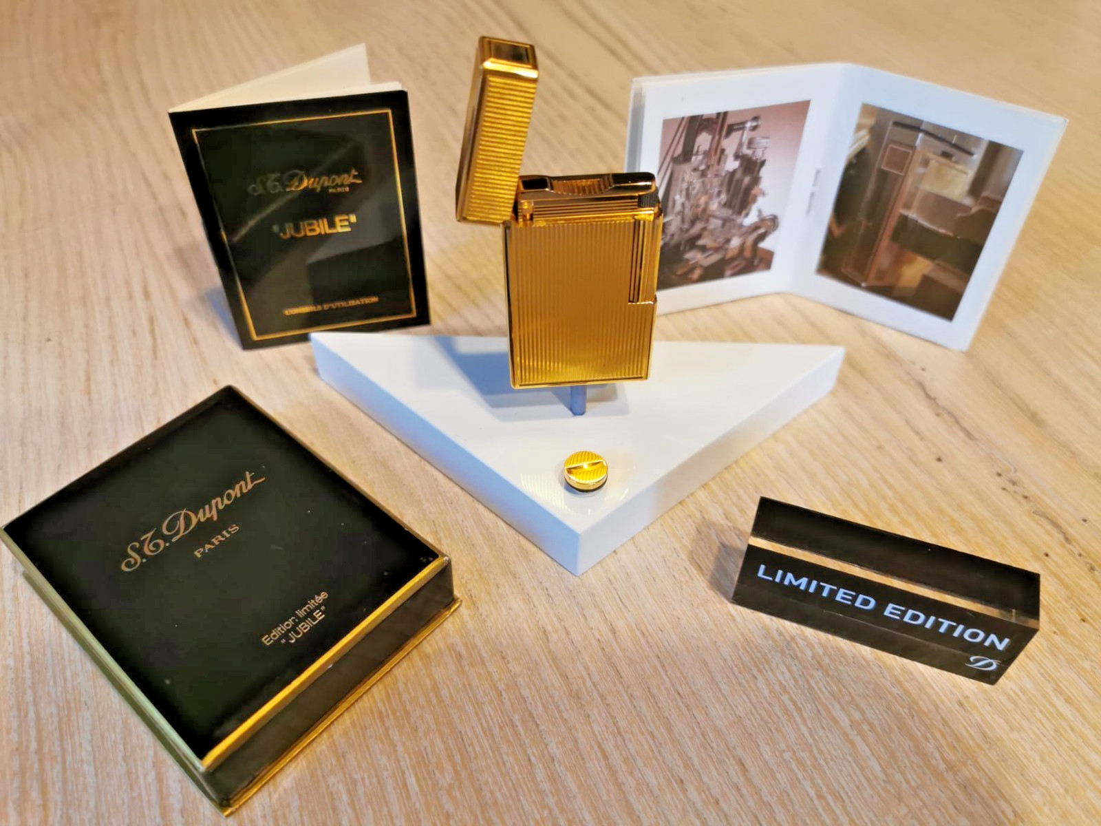 Rare S.T. Dupont Limited Edition 1991 Jubilee Petrol Wick fuel - new old stock Rare S.T. Dupont Limited Edition 1991 Jubilee Petrol Wick fuel - new old stock