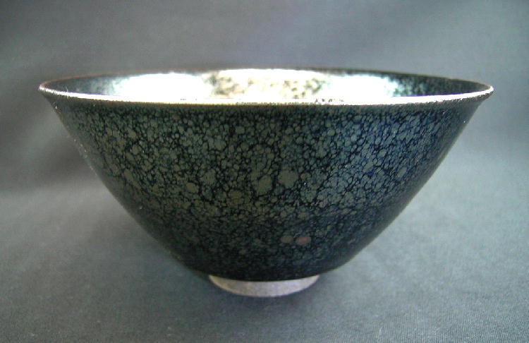 c1699,Daisen ware, Toshiyuki Suzuki, Pure steel oilspot glaze Temmoku Teabowl. c1699,Daisen ware, Toshiyuki Suzuki, Pure steel oilspot glaze Temmoku Teabowl.