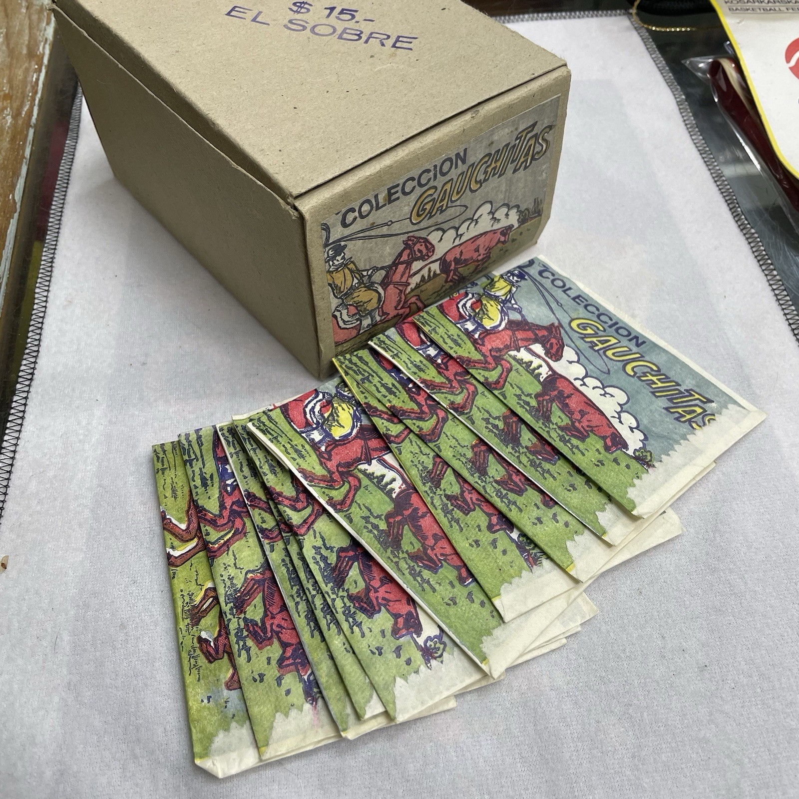 1968 BOX 100x Packs Figuritas Gauchitas Disc Card Rare Argentina Walt Disney RC 1968 BOX 100x Packs Figuritas Gauchitas Disc Card Rare Argentina Walt Disney RC