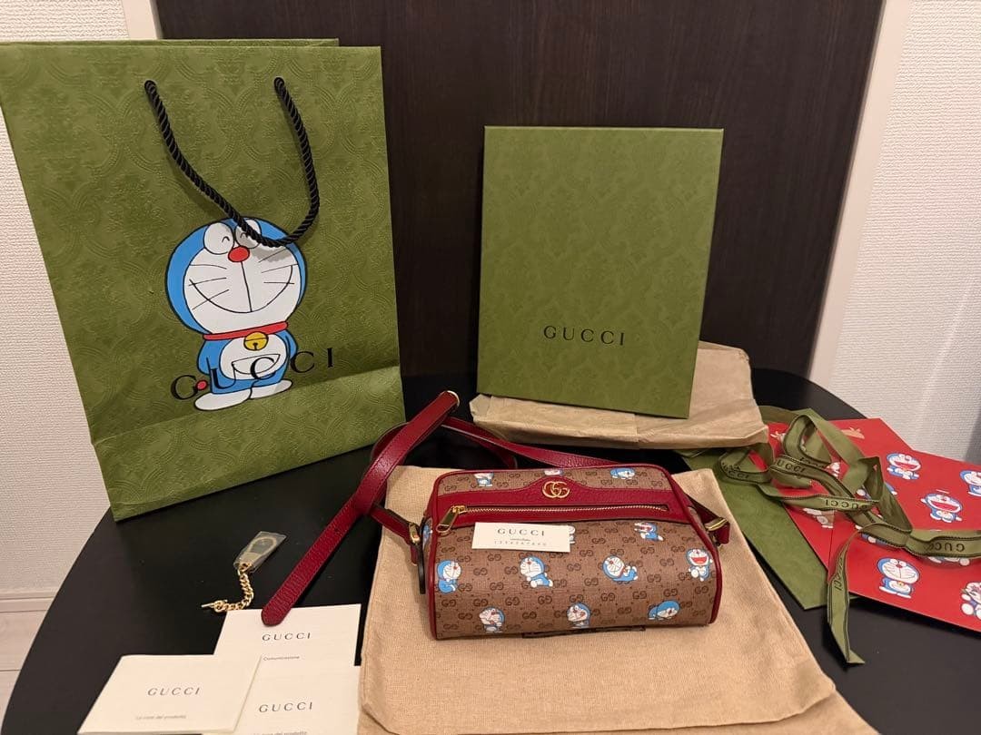 Gucci Doraemon GG Supreme Shoulder Bag Limited Collaboration w/ Sticker 4095MT Gucci Doraemon GG Supreme Shoulder Bag Limited Collaboration w/ Sticker 4095MT
