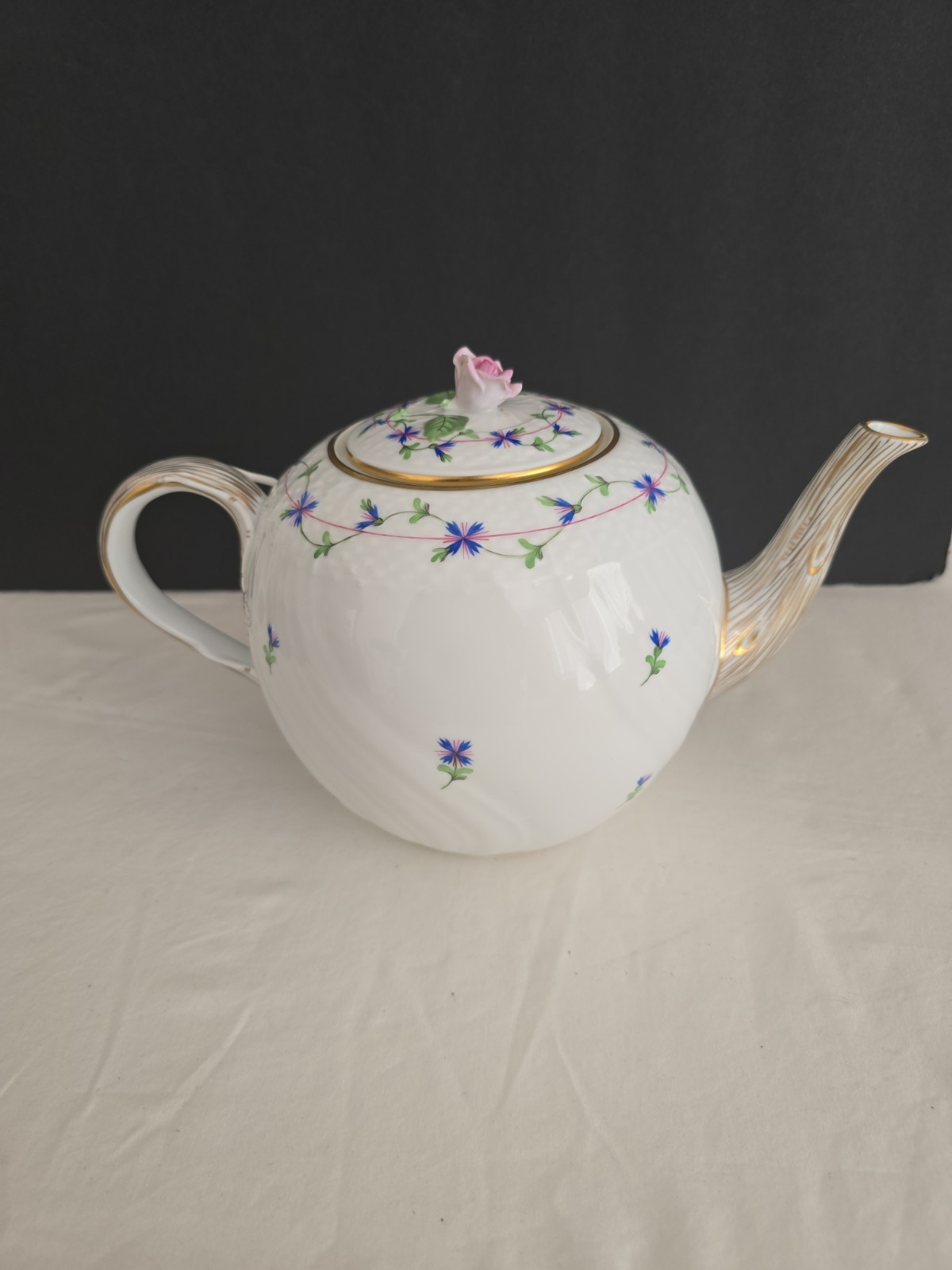 Herend Hungary Blue Garland Tea Cup 1602/PBG 6 cup Floral 6.5 Herend Hungary Blue Garland Tea Cup 1602/PBG 6 cup Floral 6.5