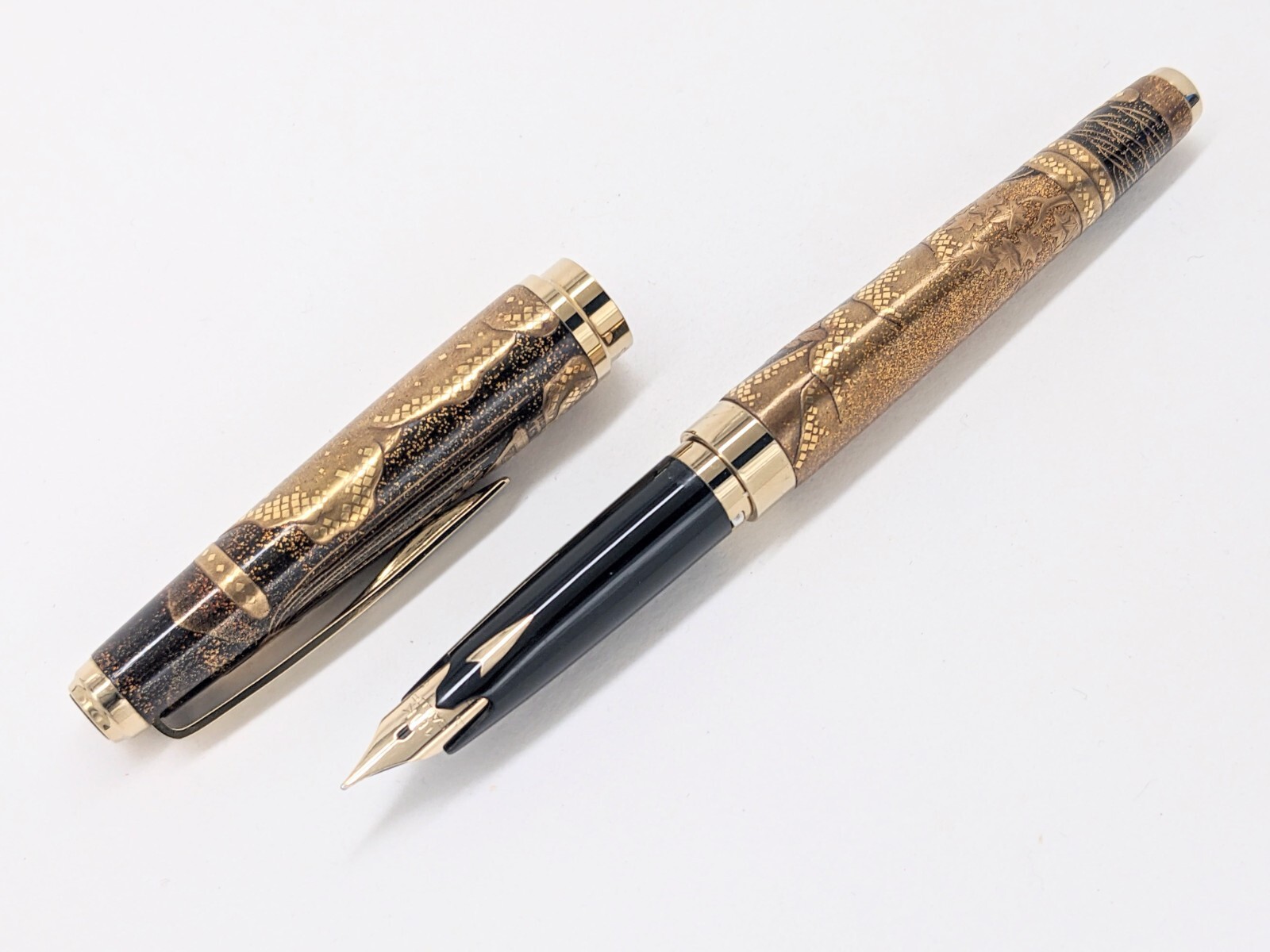 Sailor Fountain Pen 80' Wooden axis ebony Kaga taka makie 18K M highly rare Sailor Fountain Pen 80' Wooden axis ebony Kaga taka makie 18K M highly rare