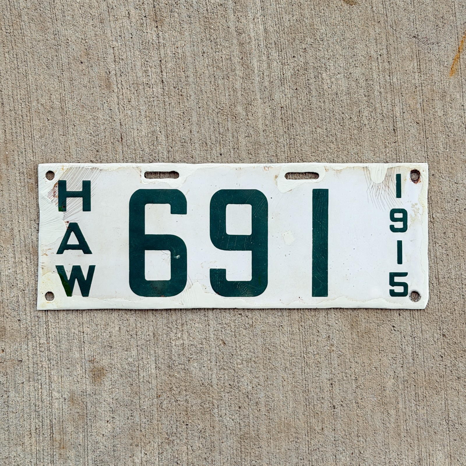 1915 Hawaii Porcelain License Plate Vintage Auto Tag Garage Hawaii County 691
