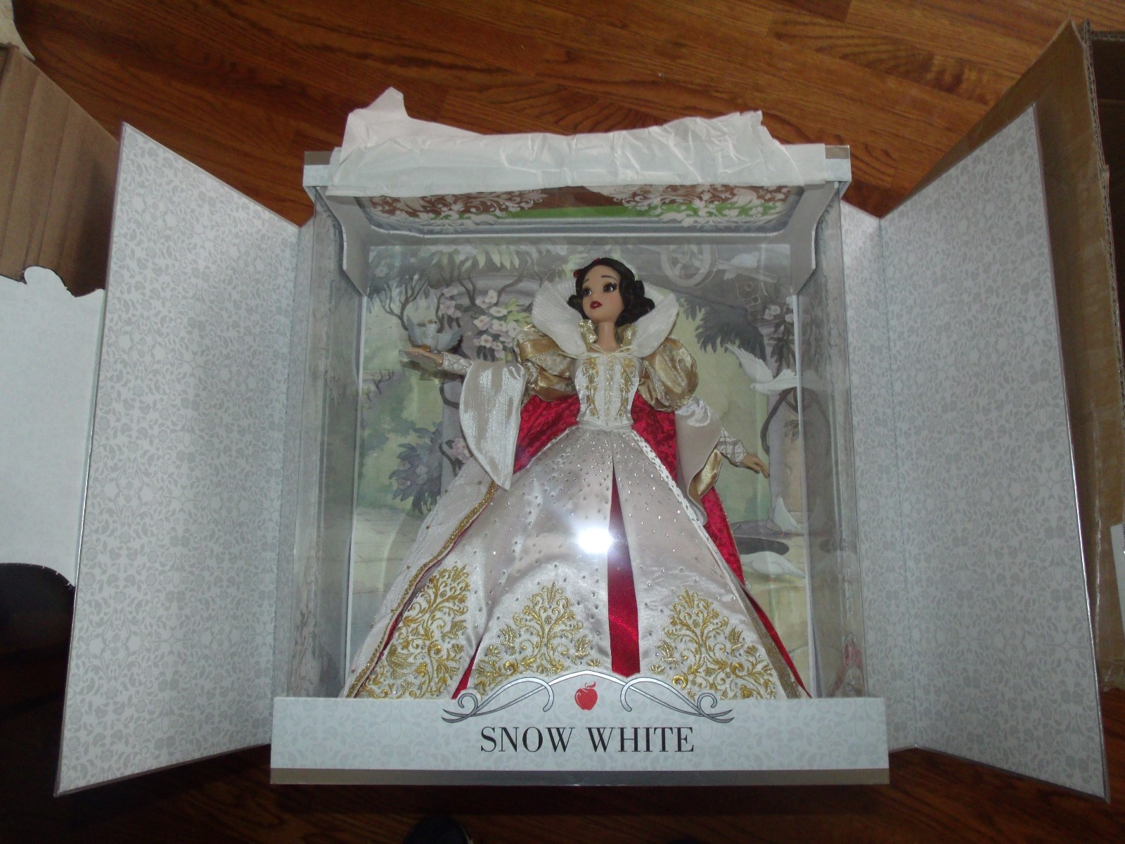 Disney Snow White Limited Saks Fifth Ave Exclusive Limited Edition Doll Disney Snow White Limited Saks Fifth Ave Exclusive Limited Edition Doll